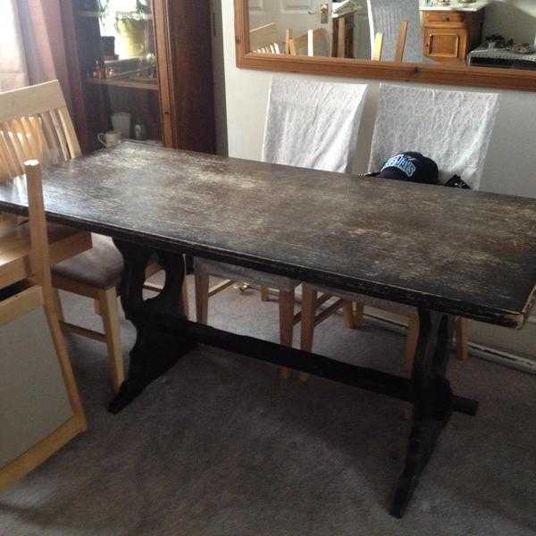 Dining room table