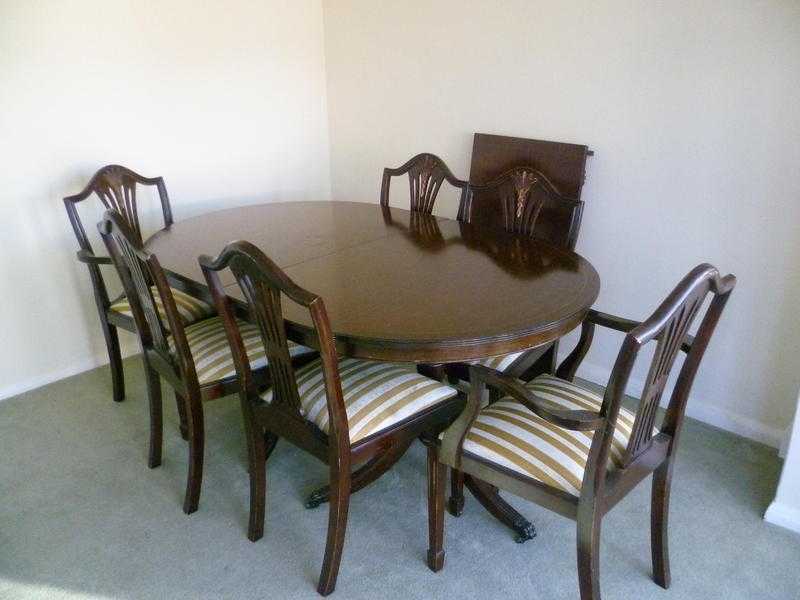 Dining room table, 4 chairs plus 2 Carvers