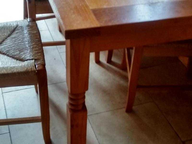 Dining room table and 6 chairs