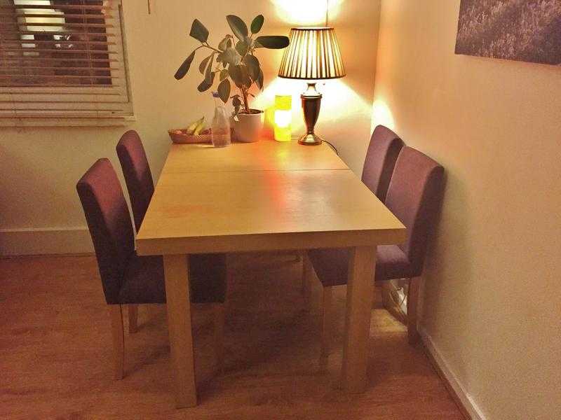 Dining Table  4 dining Chairs - Very Good Condition