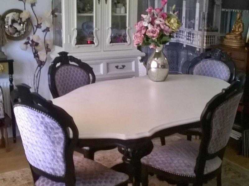 Dining table and 4 chairs.