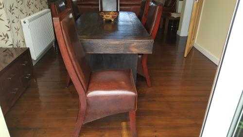 Dining table and 6 real leather chairs
