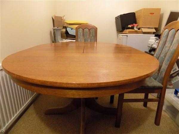 Dining Table plus 4 Chairs - Seats 1-6. Good quality and in good condition