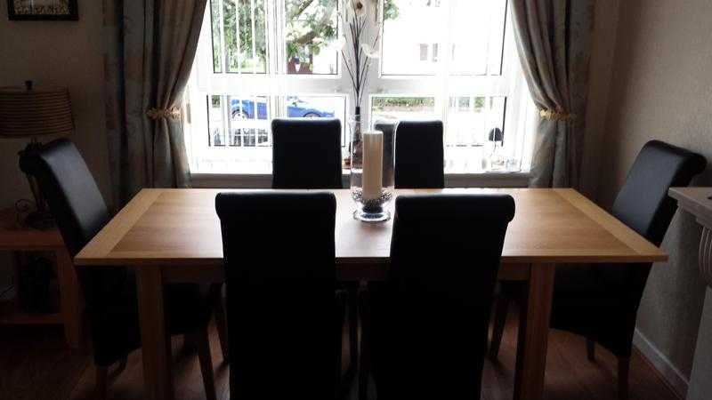 DINING TABLE  SOLID OAK EXTENDABLE WITH 6 CHAIRS