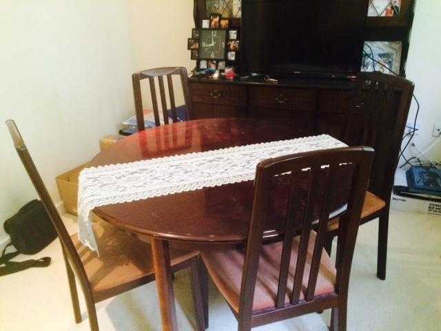 Dining table with 4 chair