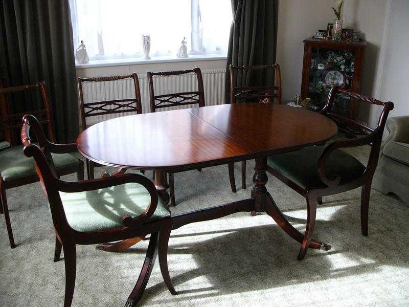 Dining Table with 6 Chairs (also extends out from middle)