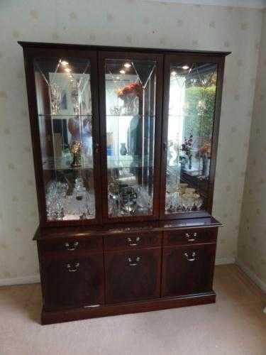 Dining TableChairsDisplayCabinet