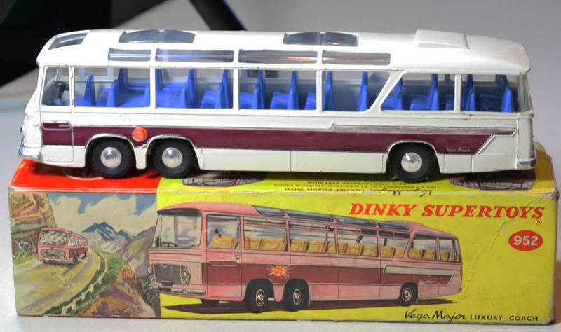 Dinky supertoy 952 VEGA MAJOR Coach .Excellent condition, working indicators UK