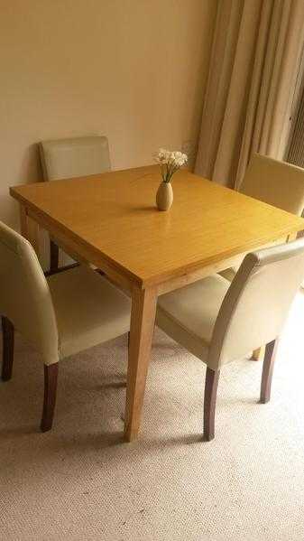 DINNING TABLE WITH 4 CHAIRS.. EXTENDING