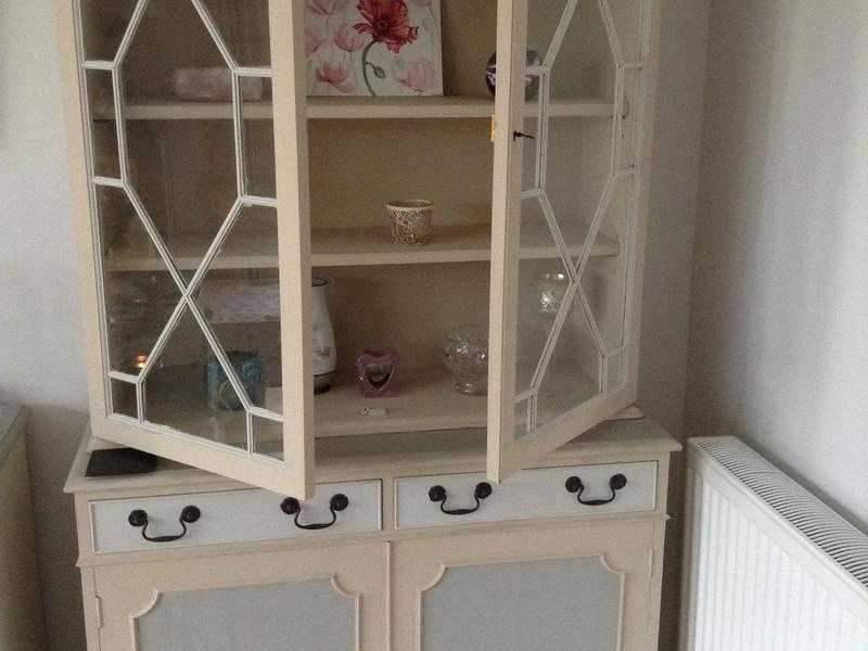 DISPLAY CABINET