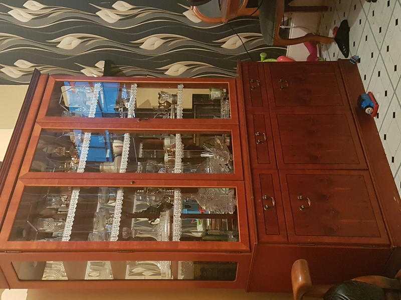 Display cabinet used but still in good condition