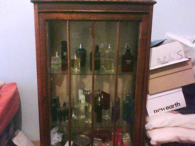 Display unit with bottles of after-shave all famous brands