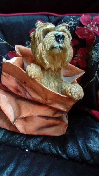 Dog floor ornament