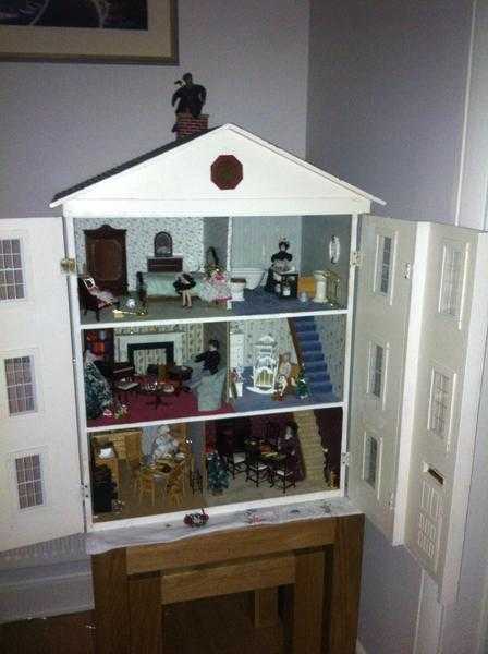 Dolls house 112th Scale fully furnished