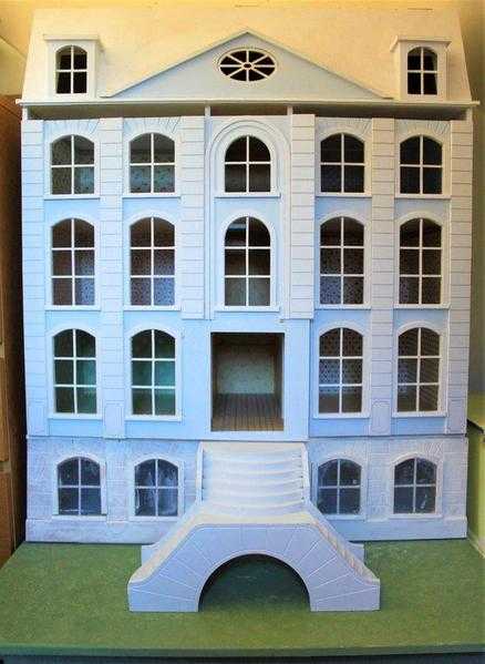 Dolls House Emporium Grosvenor Hall House with Basement and Electric Lights