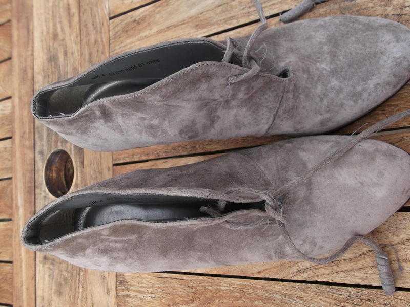DOROTHY PERKINS Grey Suede Ankle Boots