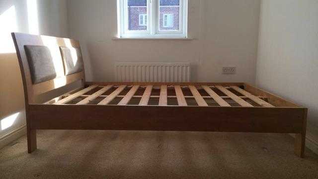 Double bed, contemporary wooden frame