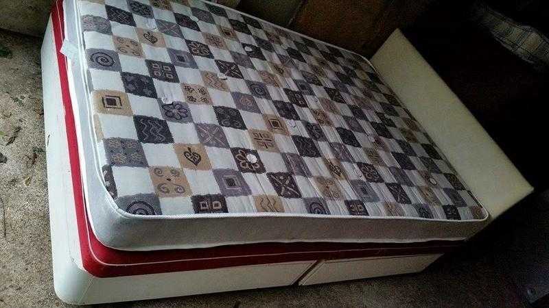 DOUBLE BED WITH 4 DRAWERS AND MATTRESS