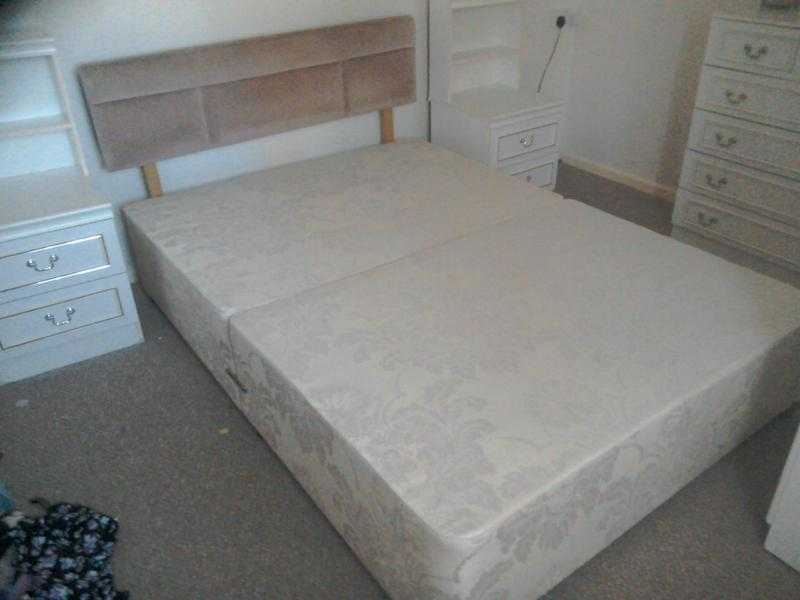 Double bed with headboard