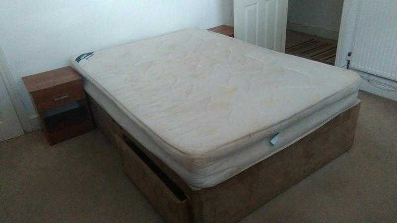 Double bed with mattress - Free to collector