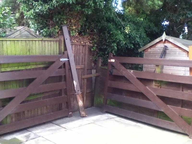 Double five bar gate with posts