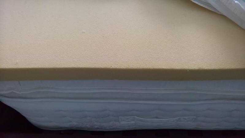 Double memory foam mattress topper