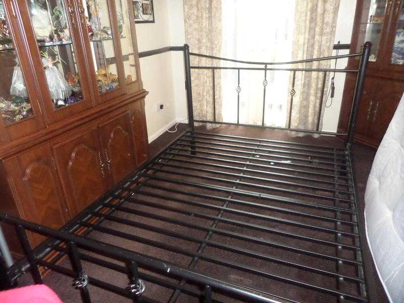 DOUBLE METAL BED FRAME