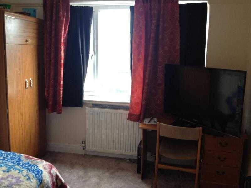 Double room available for rent