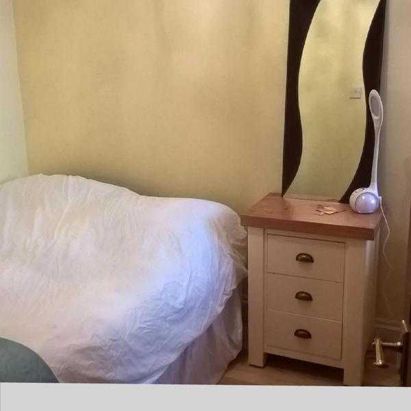 Double room for rent 400 per month in prime location Southsea Portsmouth PO4 area