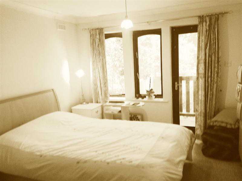 Double room for rent East Horsley ( KT24 6QX )- 175 pw- Deposit - 750.00 Available 24 Jul 2017