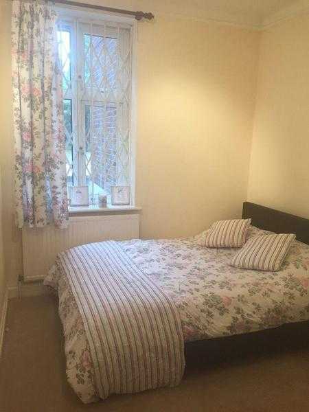 Double Room for short let in Putney - Available Now