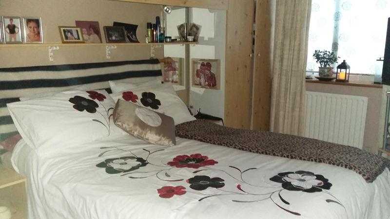 Double room in 3 bedded house Tunbridge Wells