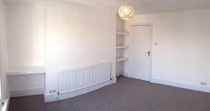 Double room, in a lovely flat. Superb location, with 1 other