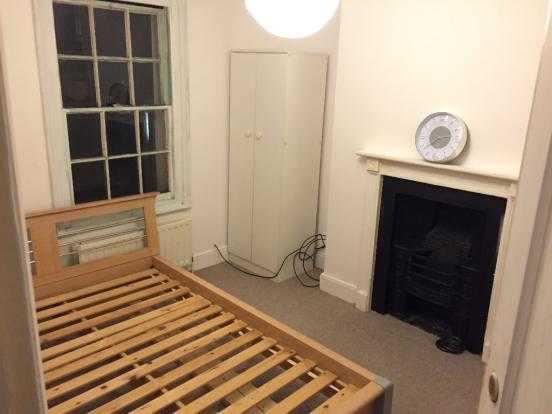 Double Room in Brighton a Few Minutes Away from Churchill Square with All Bills Included, with WiFi.