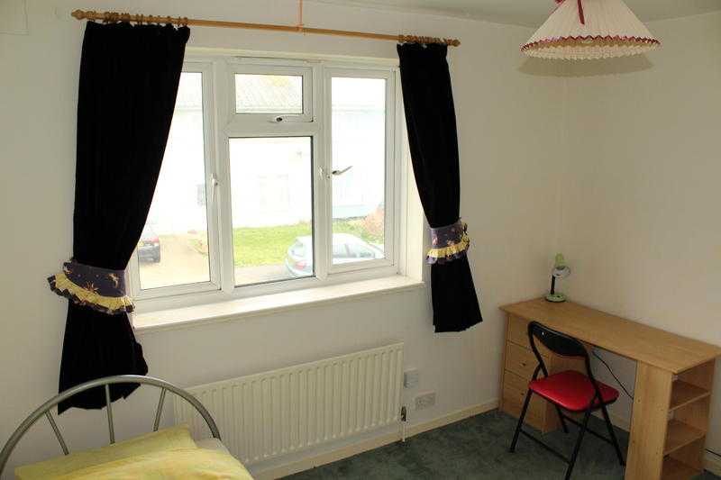 DOUBLE Room in Worthing 100 pw for Full-time Workers and Professionals