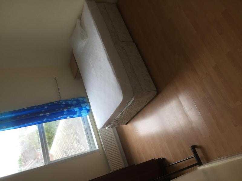 double room to let