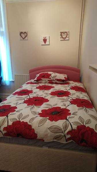 Double room to rent family house
