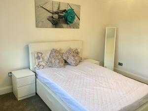 Double room to rent in Crawley