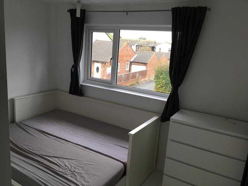 Double Room to rent in professional house In littlehampton