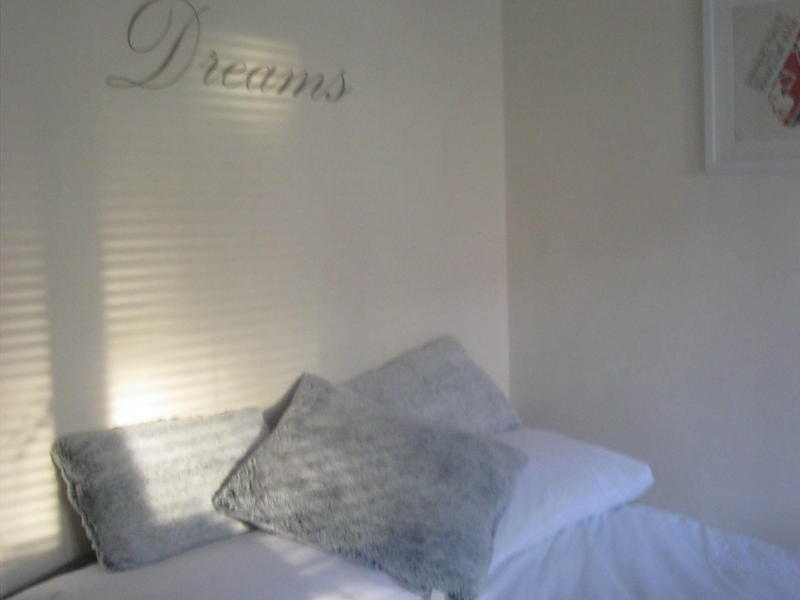 double room to rent in relaxed female home