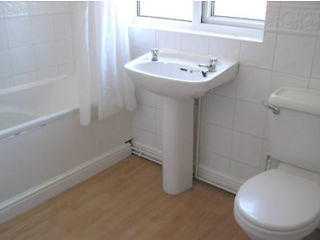 Double rooms available to rent Oakenshaw Close from 350 per month - All bills included