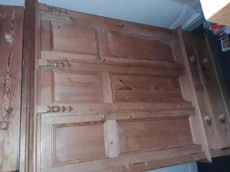 Double wardrobe with two bedside tables in pine