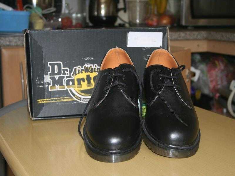 Dr martens airwair shoes
