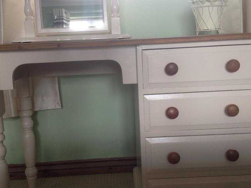 Dressing table