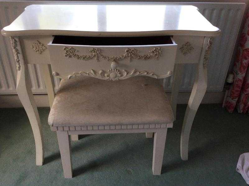 Dressing table