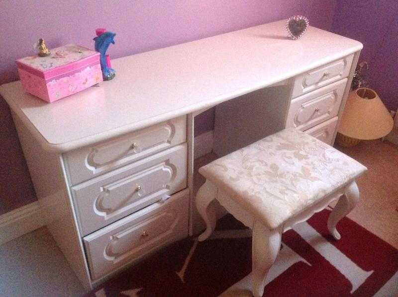 Dressing table