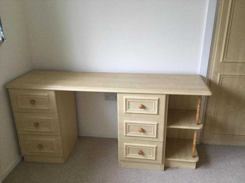 Dressing table and draws set