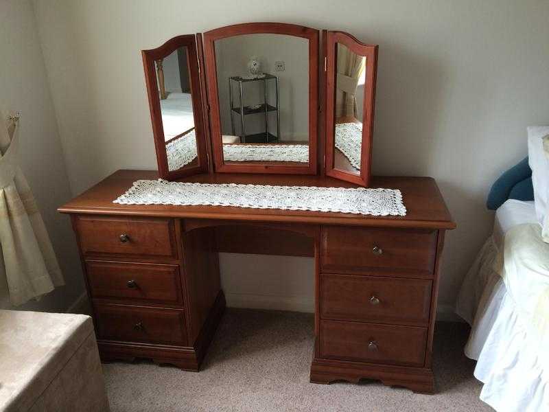 Dressing table Schrieber mahogany colour