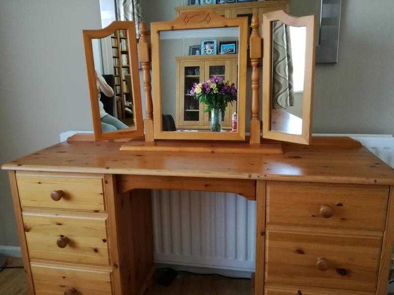 Dressing Table, Stool amp Bed Side Drawers (all matching)