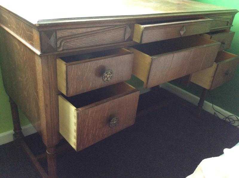 Dressing table with 6 drawers